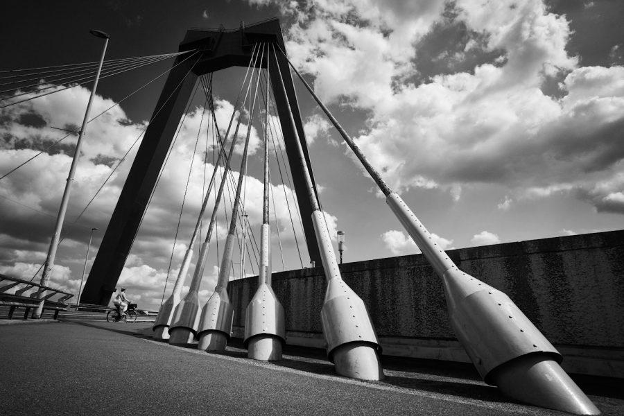 Die Brücke halten
