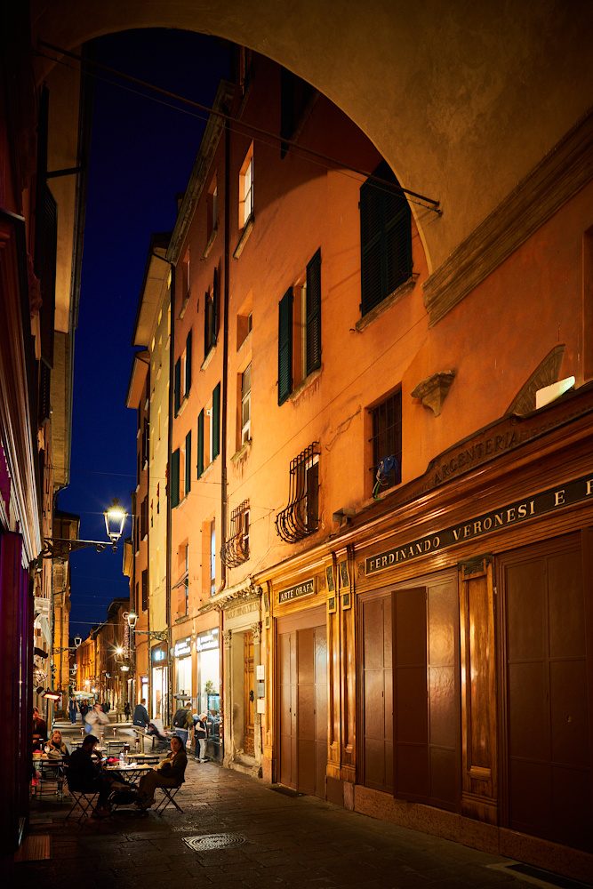 Bologna bei Nacht